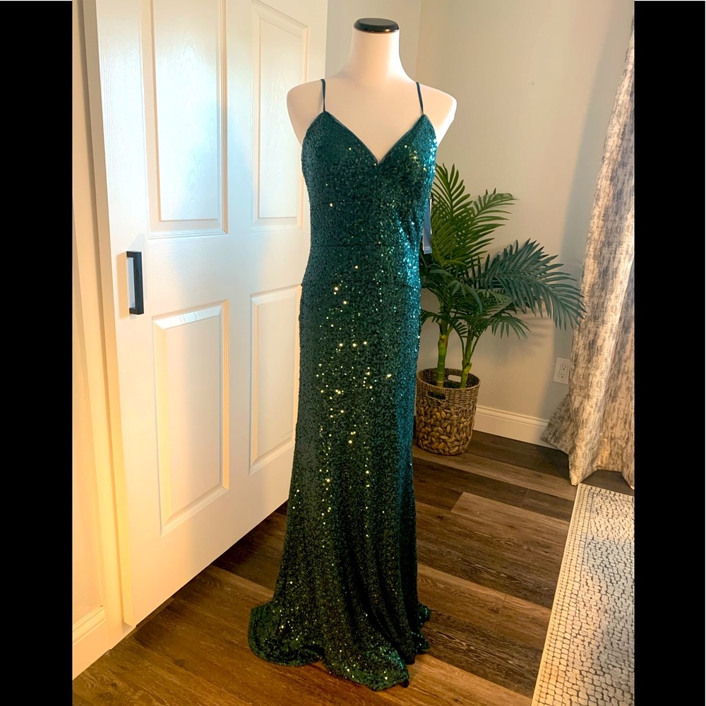 Nicole Miller sequined long evening gown size 6